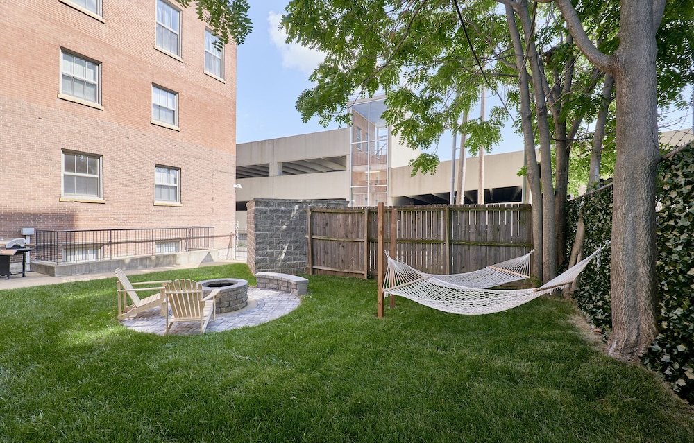 grand center apartments