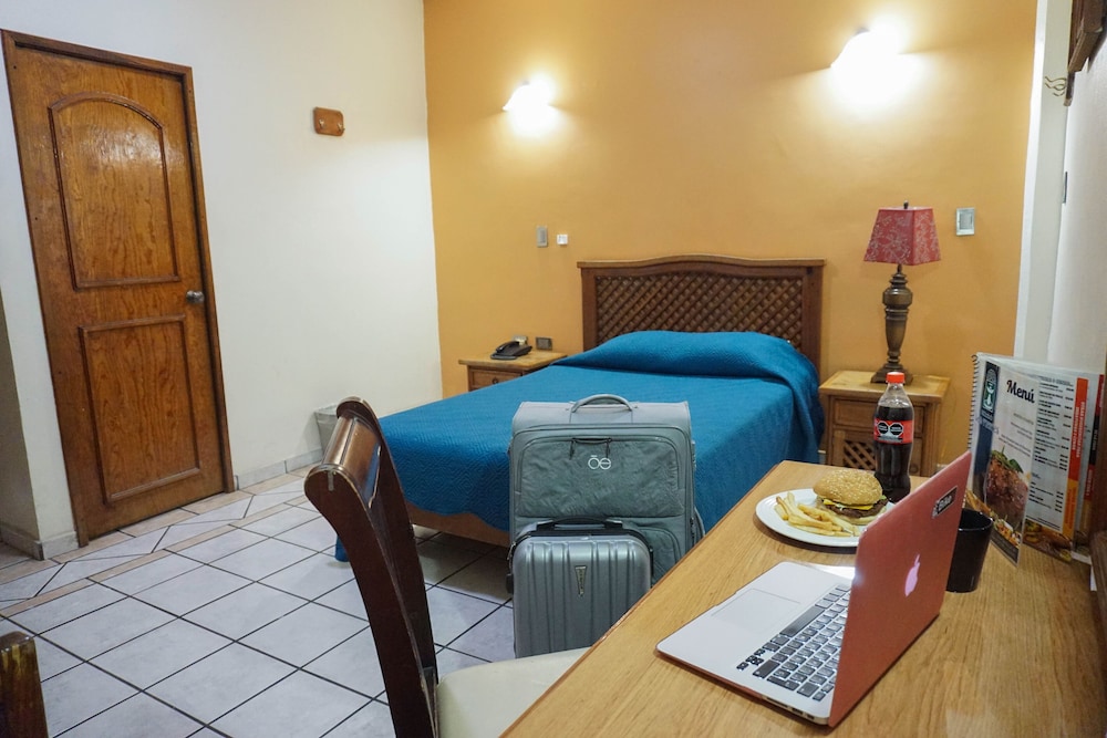 hotel las fuentes