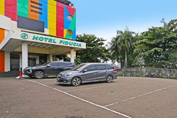 townhouse oak hotel fiducia serpong