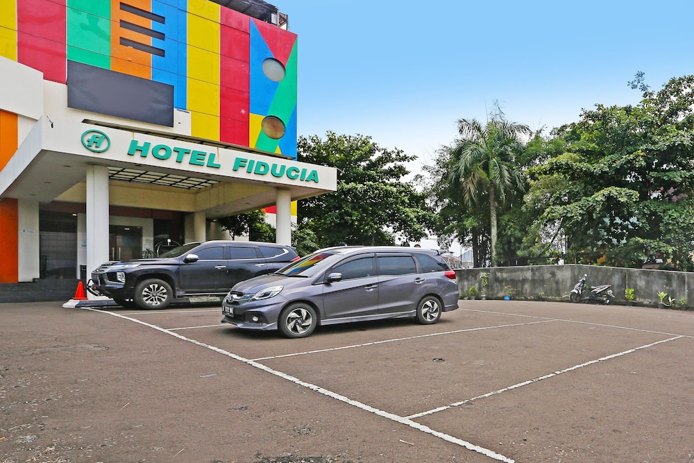 townhouse oak hotel fiducia serpong