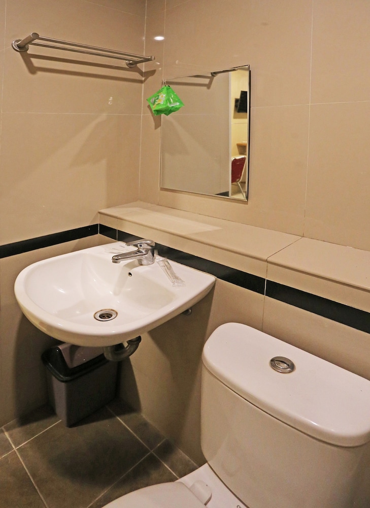 townhouse oak hotel fiducia serpong