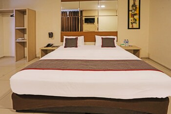 townhouse oak hotel fiducia serpong
