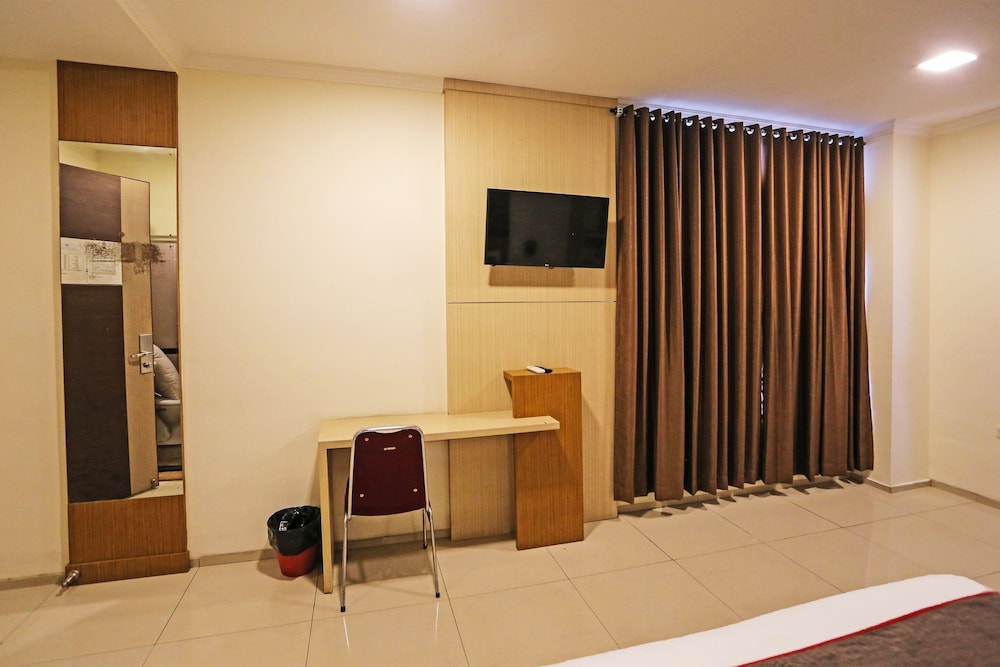 townhouse oak hotel fiducia serpong