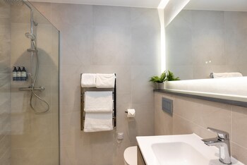 The Kingswood,,3 star