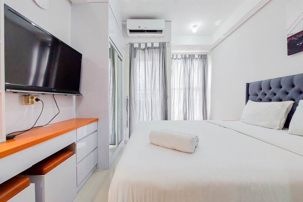 modern look and cozy studio at transpark bintaro apartment