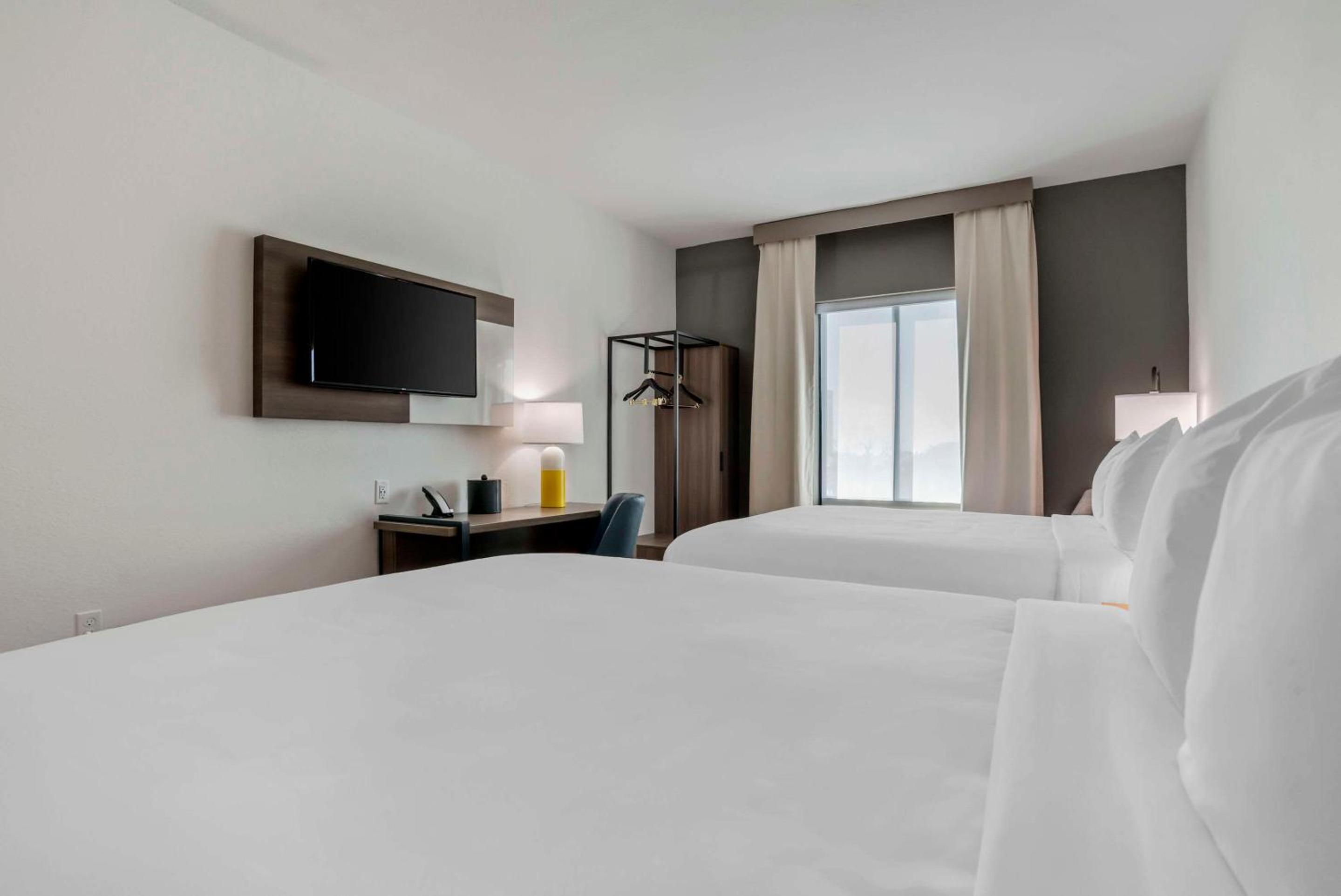 comfort inn and suites panama city beach pier park area