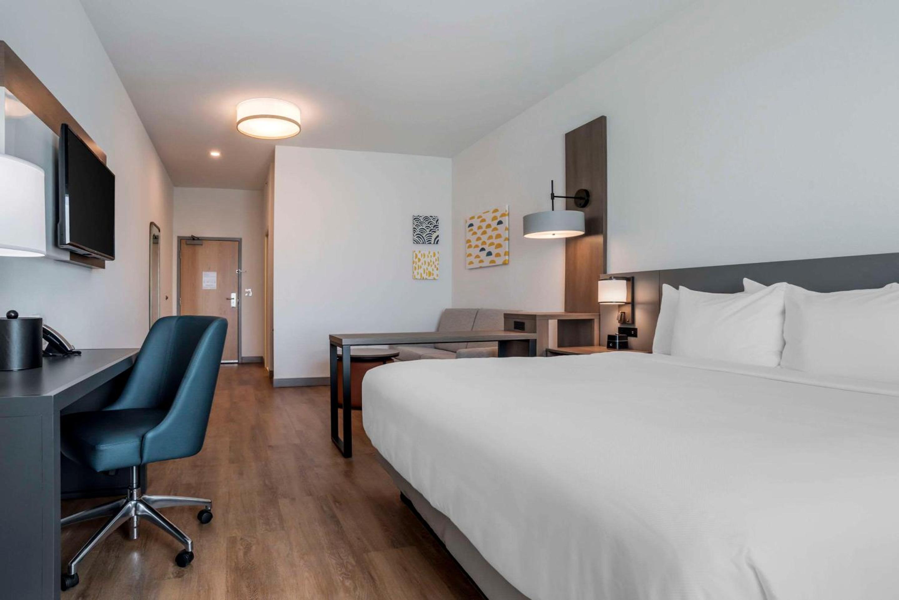 comfort inn and suites panama city beach pier park area