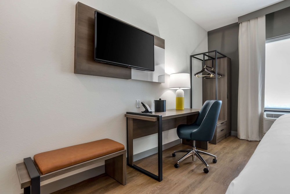 comfort inn and suites panama city beach pier park area