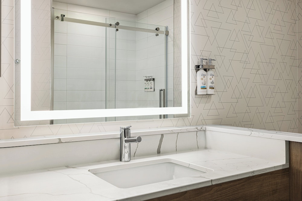 holiday inn express strathroy an ihg hotel