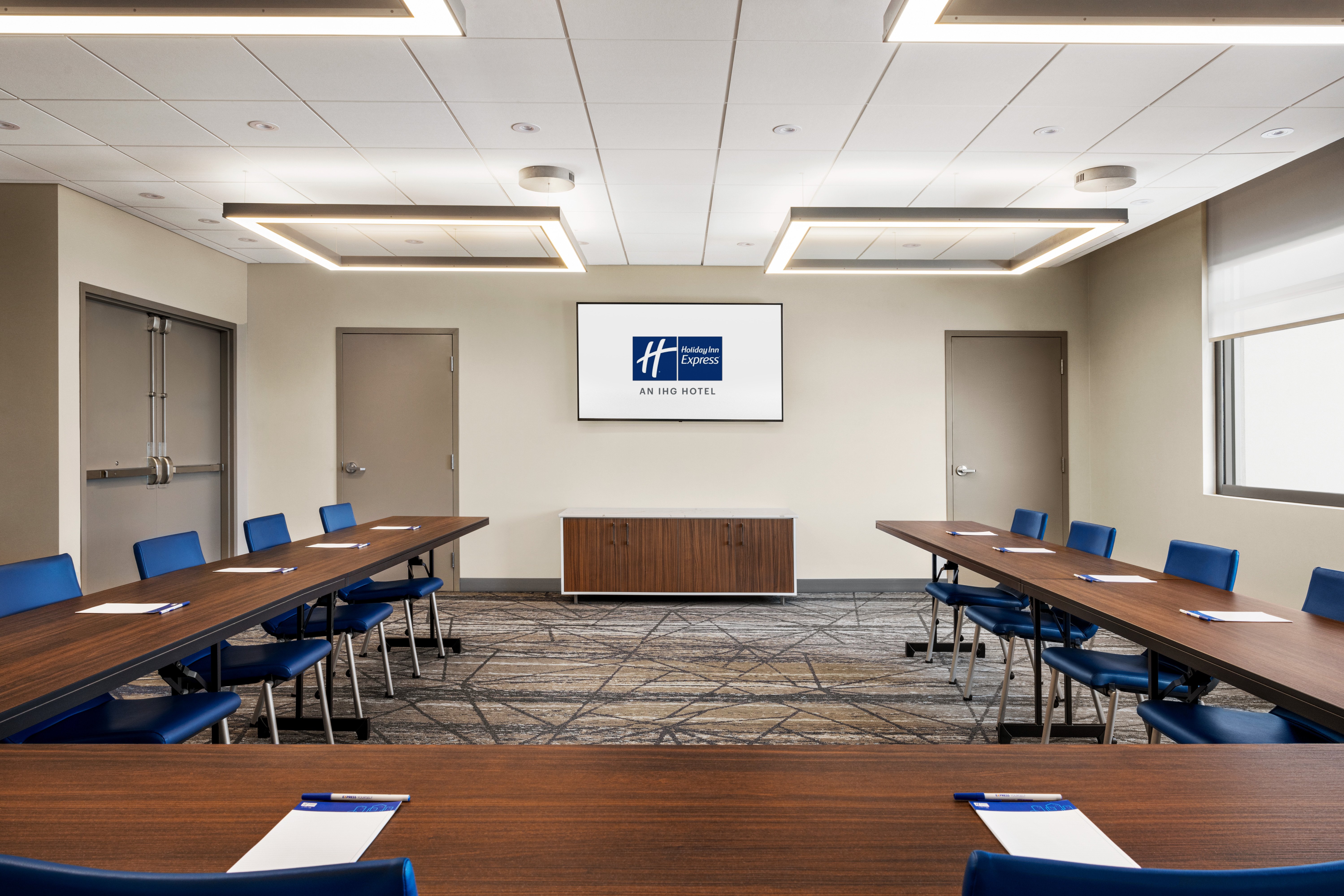 holiday inn express strathroy an ihg hotel