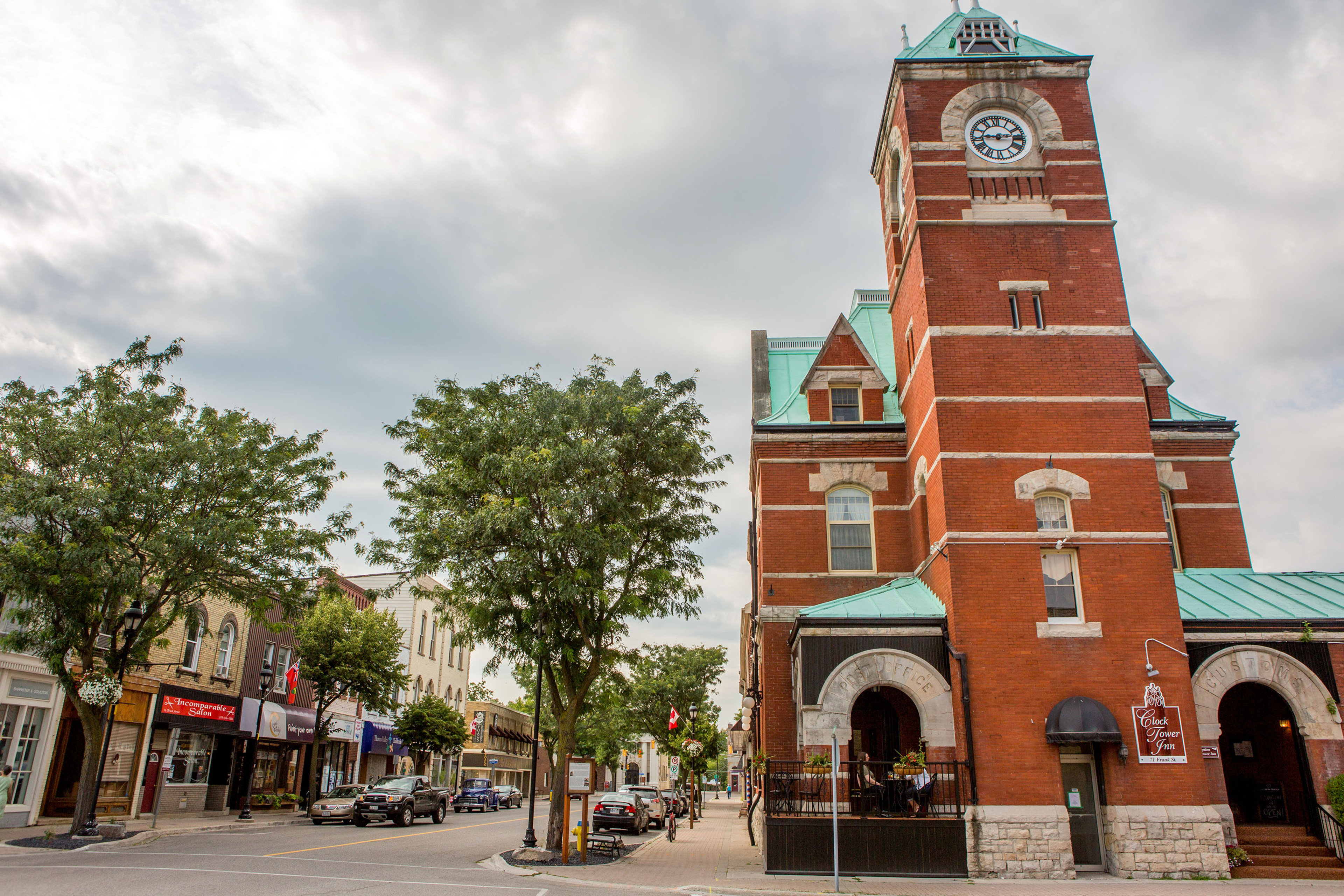 holiday inn express strathroy an ihg hotel