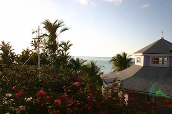 Orange Hill Beach Inn,Cable Beach>>Bahamas,3 star