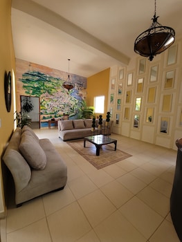 hotel class colonial