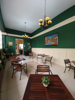 hotel class colonial