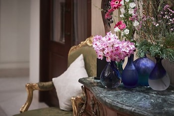 the rose residence bangkok