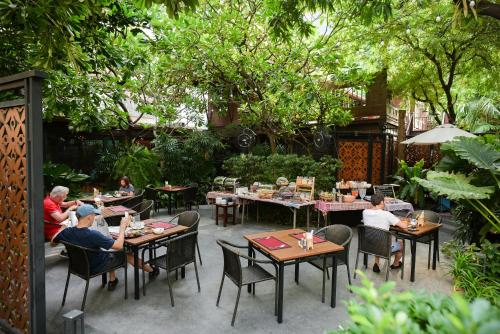 the rose residence bangkok