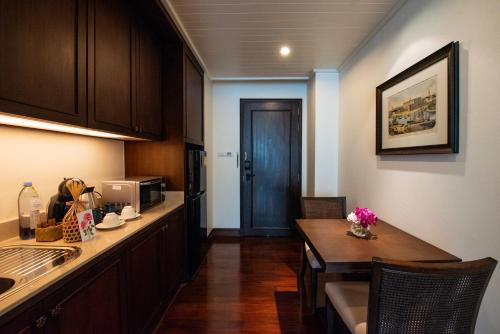 the rose residence bangkok