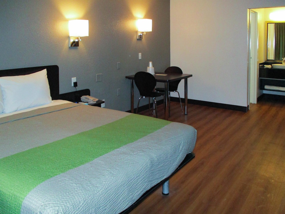 studio 6 little rock ar west