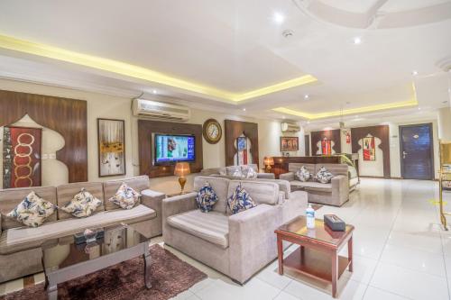 muhaideb khan shalila apartment