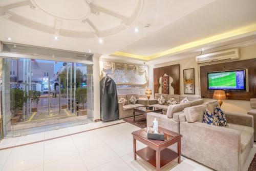 muhaideb khan shalila apartment