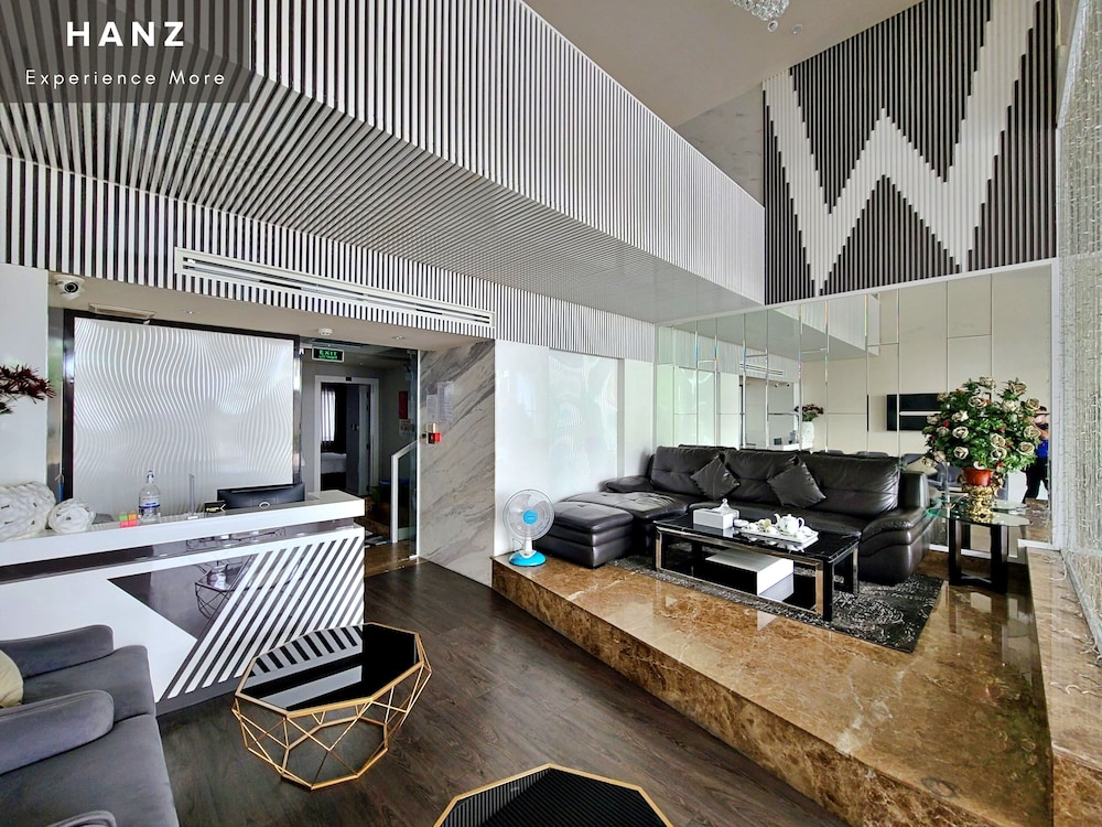 hanz the moon hotel 1