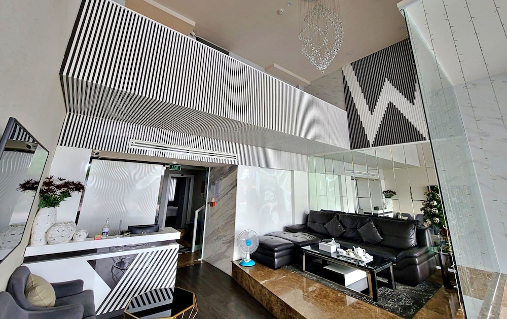 hanz the moon hotel 1