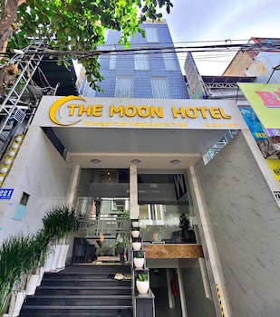 hanz the moon hotel 1