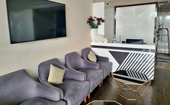 hanz the moon hotel 1