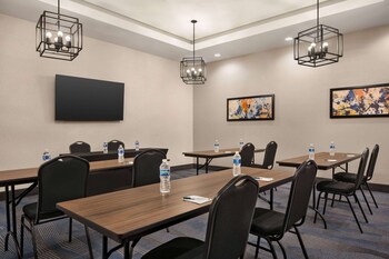 hawthorn suites by wyndham del rio