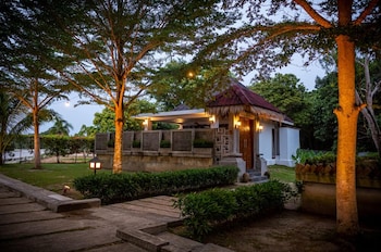 s hotel and resort