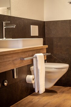 hotel and restaurant baren