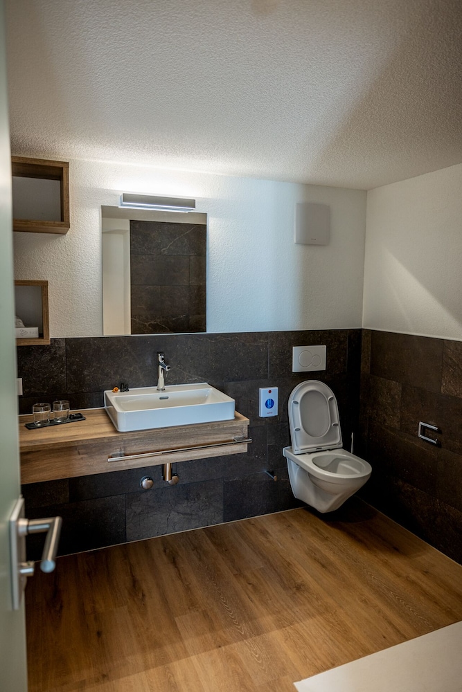 hotel and restaurant baren