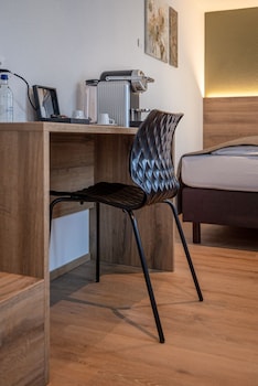 hotel and restaurant baren