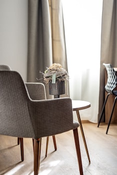 hotel and restaurant baren