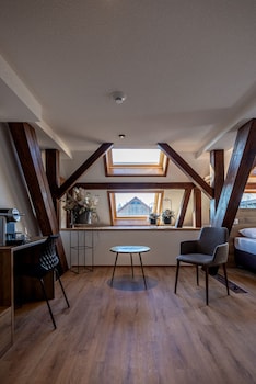 hotel and restaurant baren