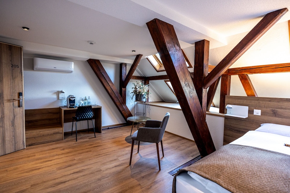 hotel and restaurant baren