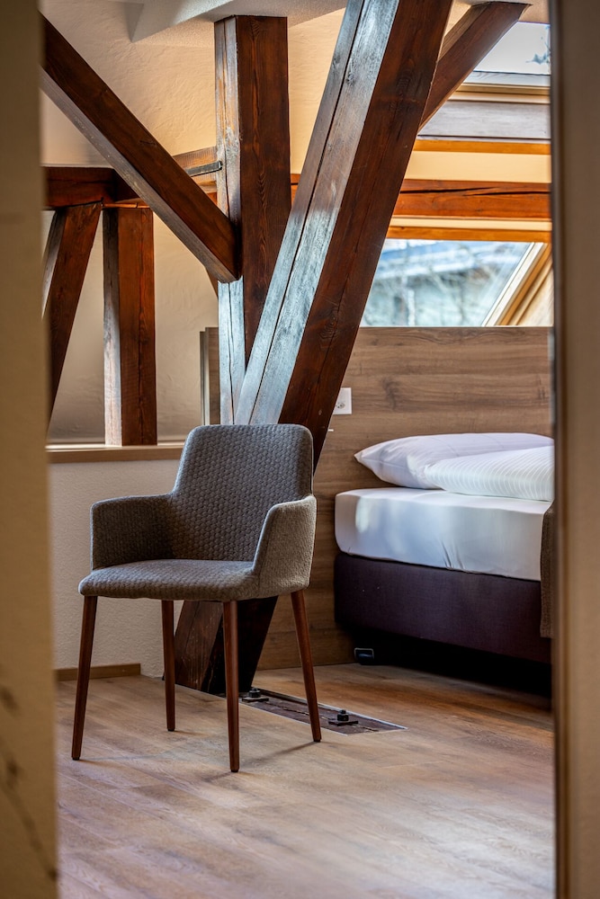 hotel and restaurant baren