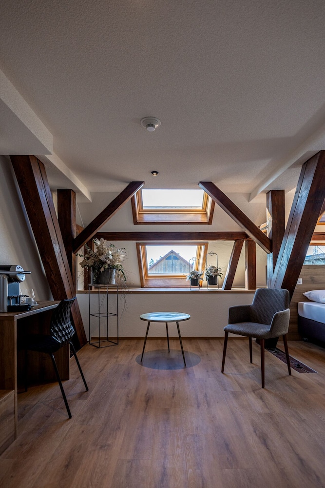 hotel and restaurant baren