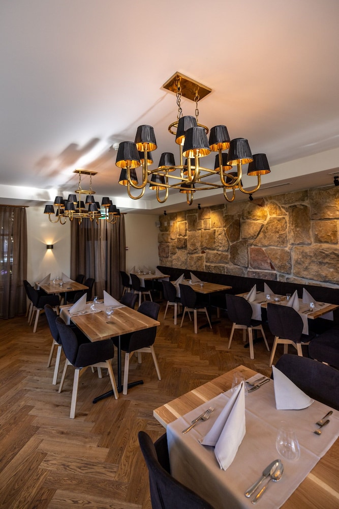 hotel and restaurant baren