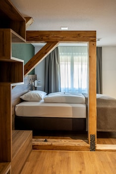 hotel and restaurant baren