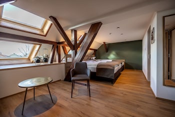 hotel and restaurant baren