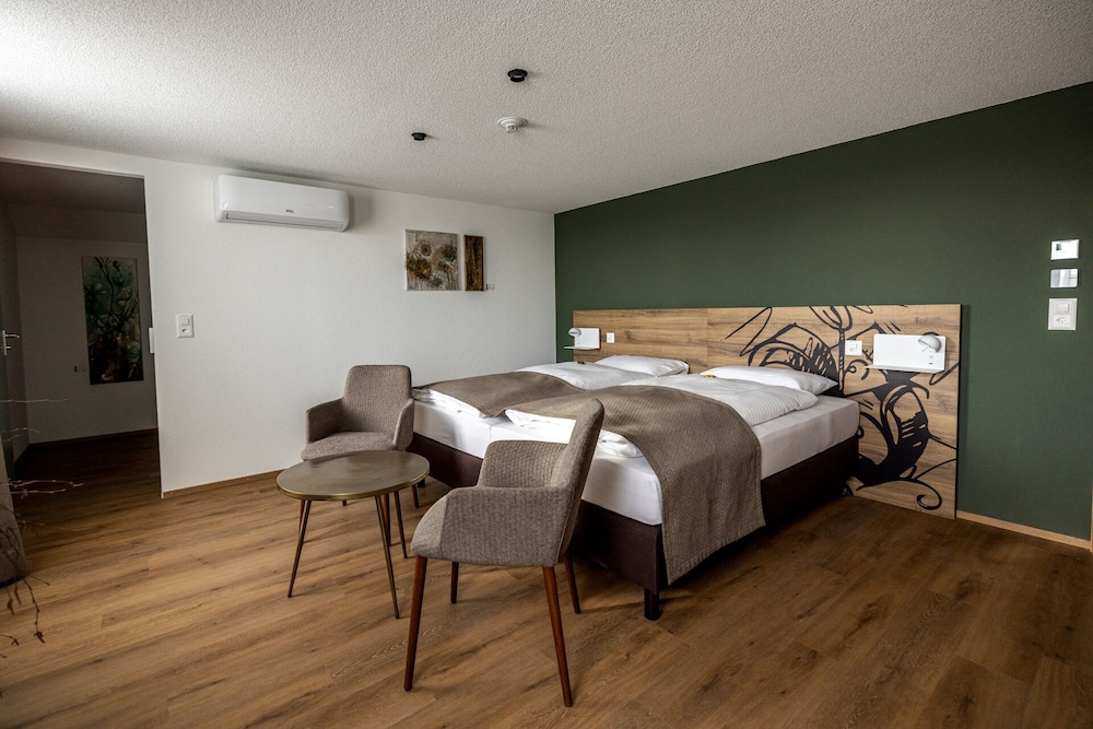 hotel and restaurant baren