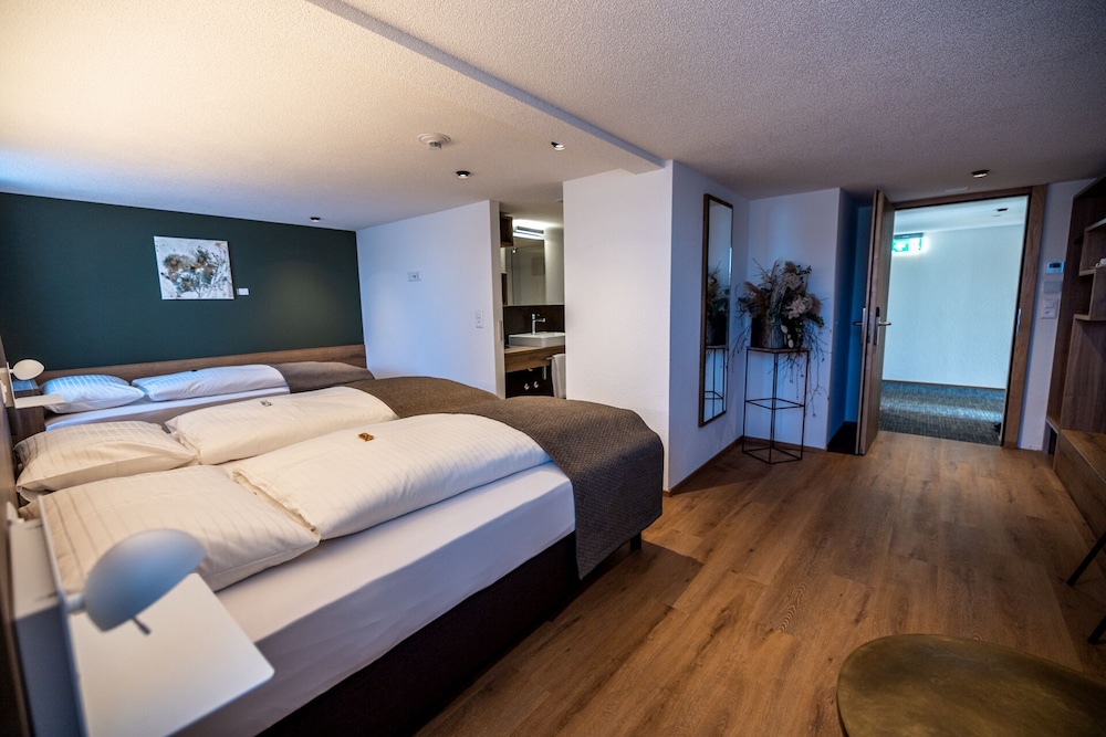 hotel and restaurant baren