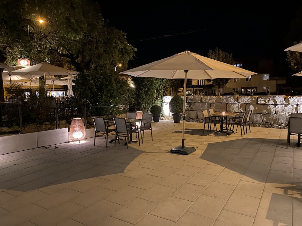 hotel and restaurant baren