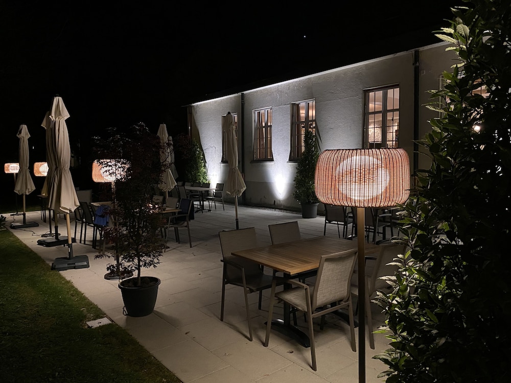 hotel and restaurant baren