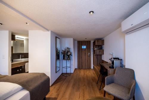 hotel and restaurant baren
