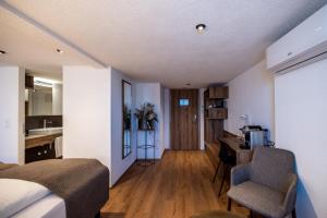 hotel and restaurant baren