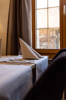 hotel and restaurant baren