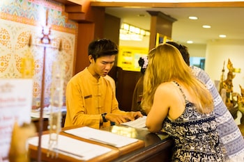 chiang mai gate hotel