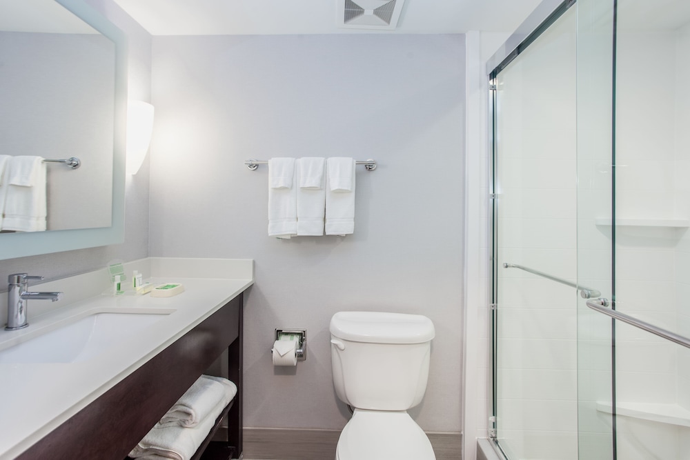 holiday inn and suites tallahassee conference ctr n